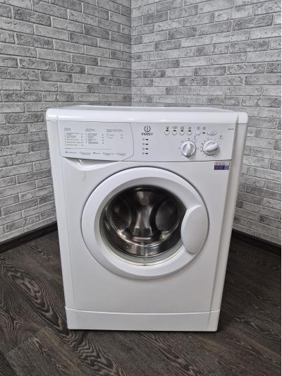 Стиральная машина Indesit WISL 102 Стиральная машина Indesit WISL 102